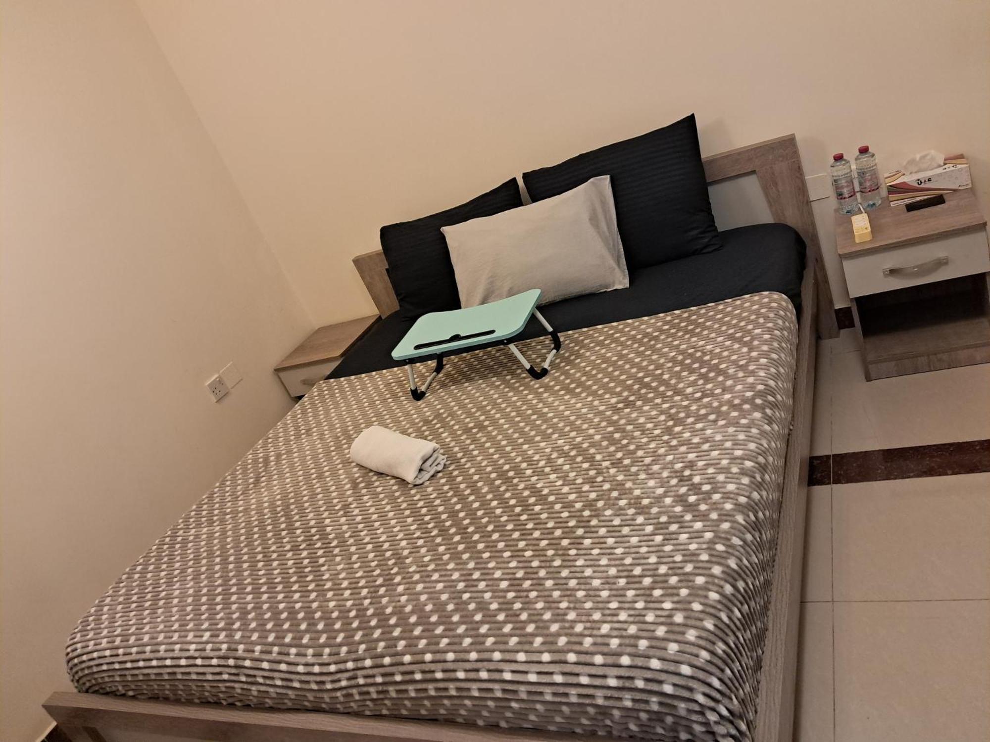 House Zayed Airport Auh Albergue