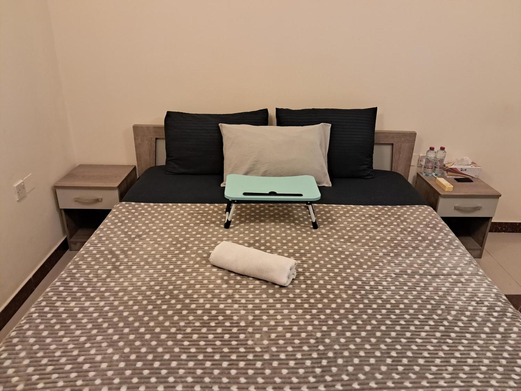 Albergue House Zayed Airport Auh *